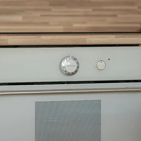 Spacious & Bright With Parking By Renters Познань