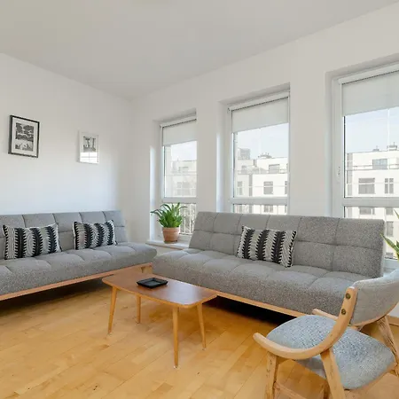 Апартаменты Spacious & Bright With Parking By Renters *