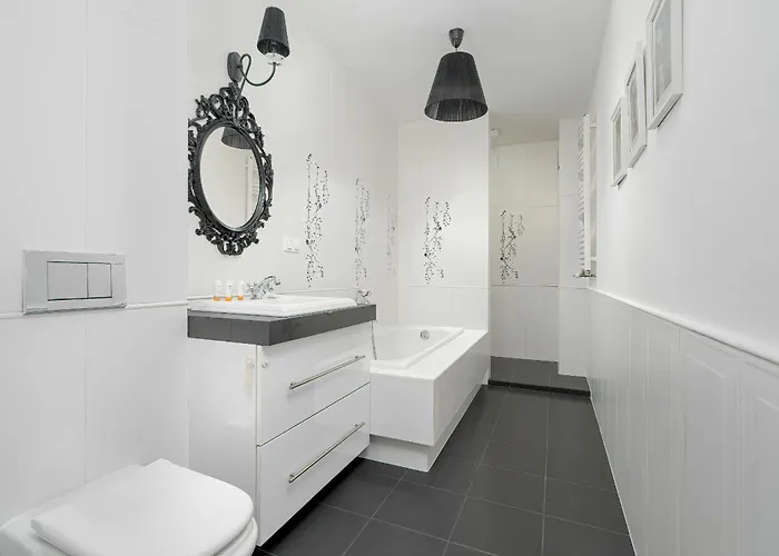 Spacious & Bright With Parking By Renters Apartment Posen