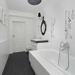 Spacious & Bright With Parking By Renters Poznań