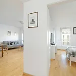Spacious & Bright With Parking By Renters * Poznań