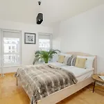 Spacious & Bright With Parking By Renters Poznań