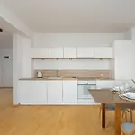 Spacious & Bright With Parking By Renters * Poznań