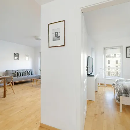 Spacious & Bright With Parking By Renters * Πόζναν