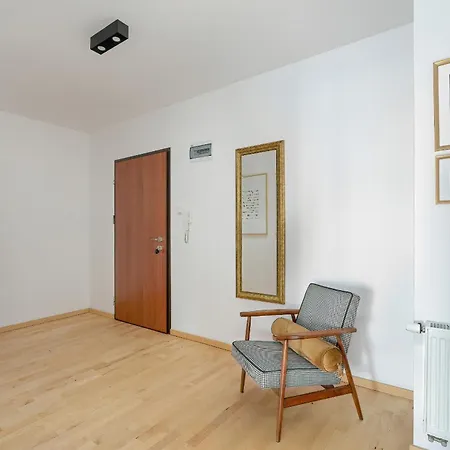 דירה Spacious & Bright With Parking By Renters