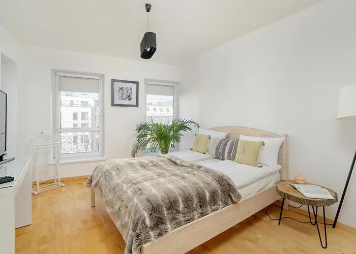 Spacious & Bright With Parking By Renters Poznan