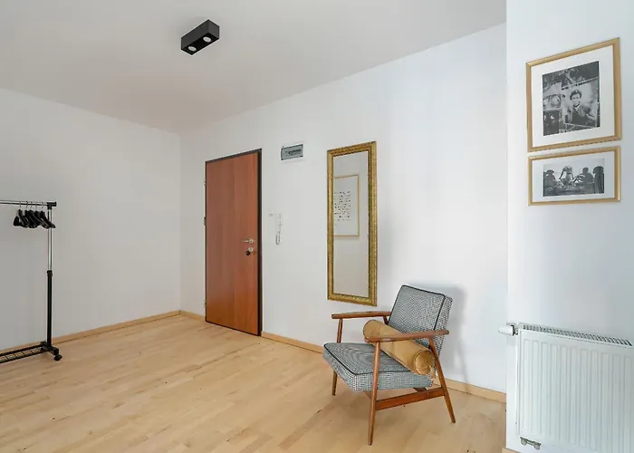דירה Spacious & Bright With Parking By Renters